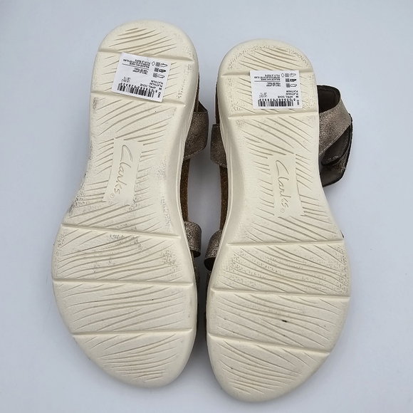 NEW! 7N NARROW WIDTH Clarks Collection April Dove Platinum Velcro Strap Sandals - Picture 13 of 16